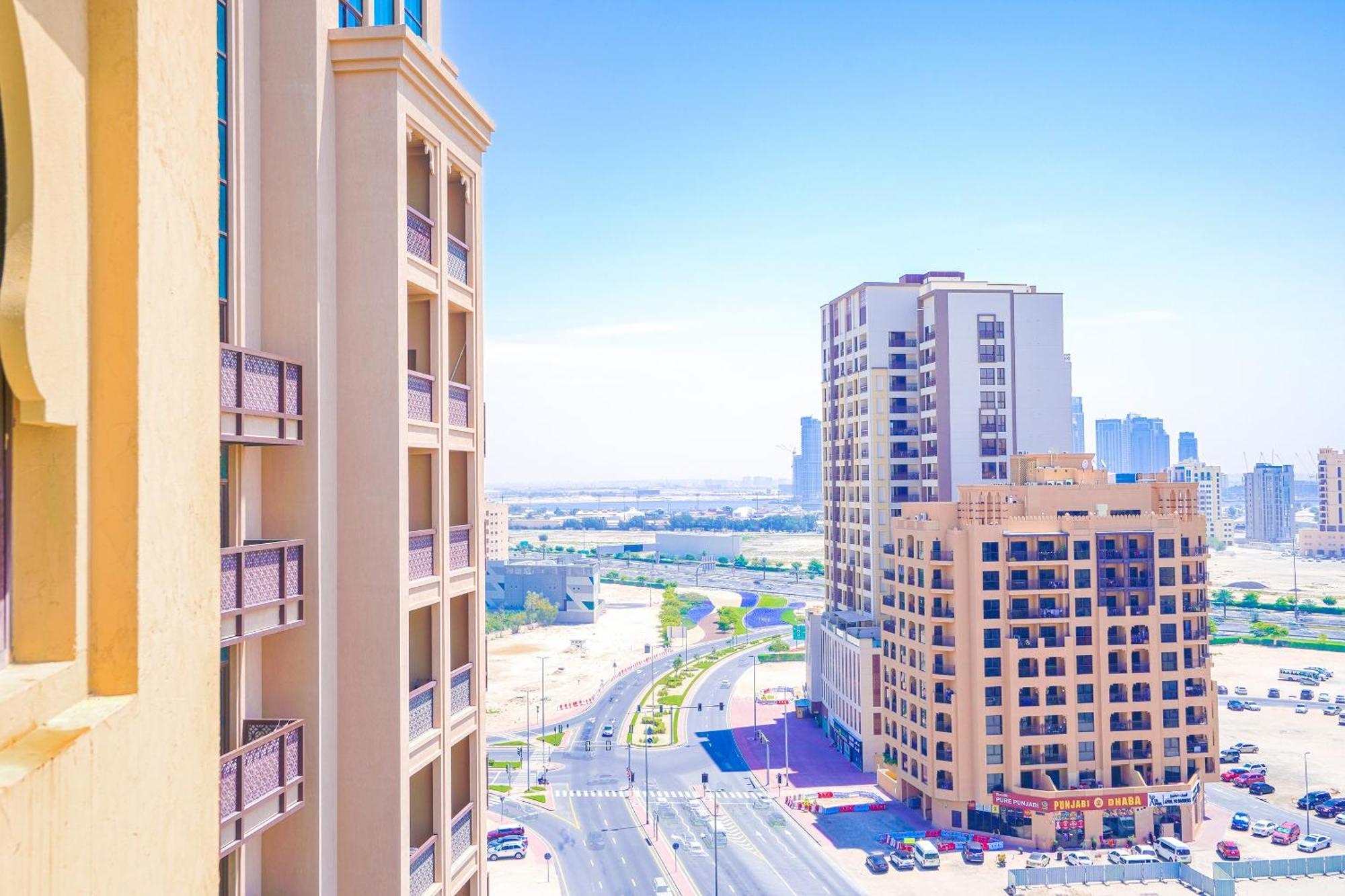 Palette Royal Reflections And Hotel Dubaï